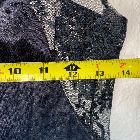 🪿Vintage Lace Henson Kickernick Black Nightgown with adjustable straps! - Picture 10 of 11